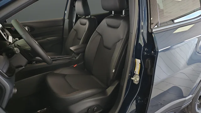 New 2026 Fathom Blue Pearl-Coat Exterior Paint Jeep Latitude image 9