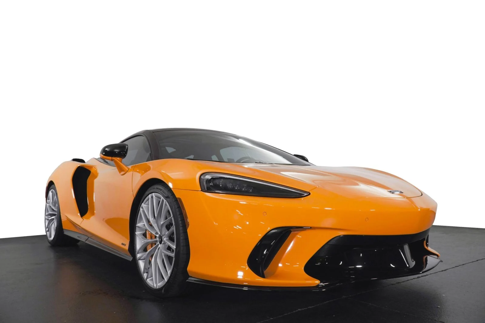 Certified Used 2025  McLaren  image 13