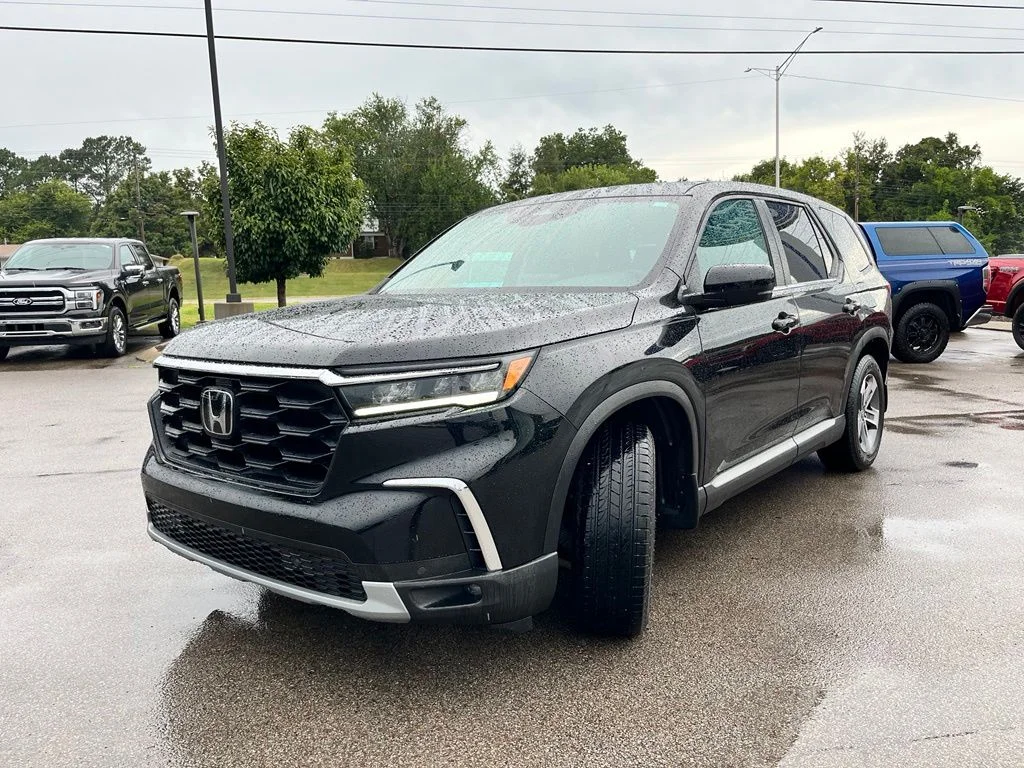 Used 2025 Black Honda EX-L image 3