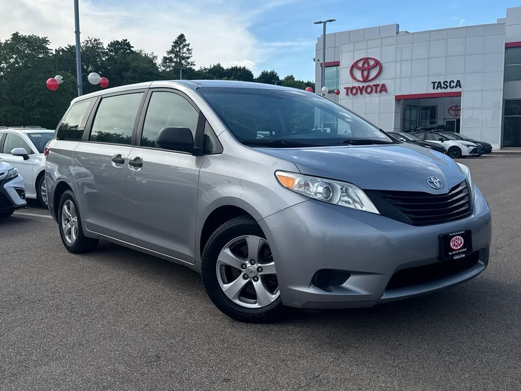 2017 Toyota Sienna L V6 7-Passenger's photo