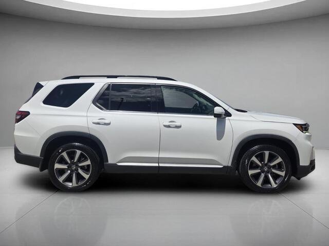 Used 2025 Platinum White Pearl Honda Touring image 6