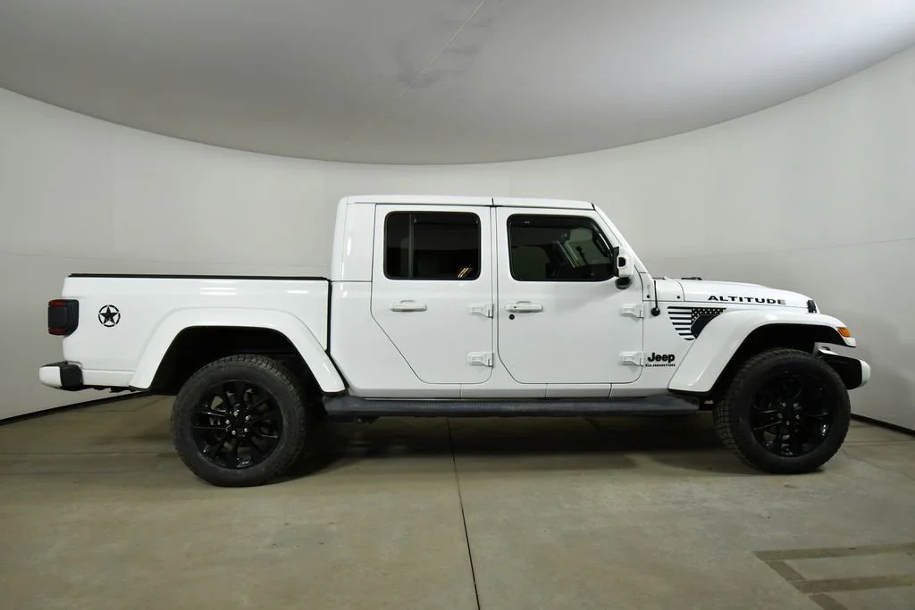 Used 2021 Gray Jeep High Altitude image 15