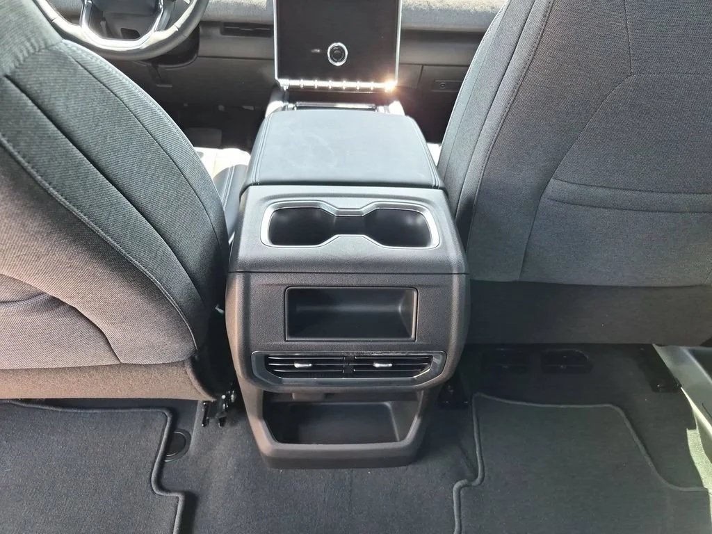 New 2026 Summit White GMC Elevation Standard Range image 30