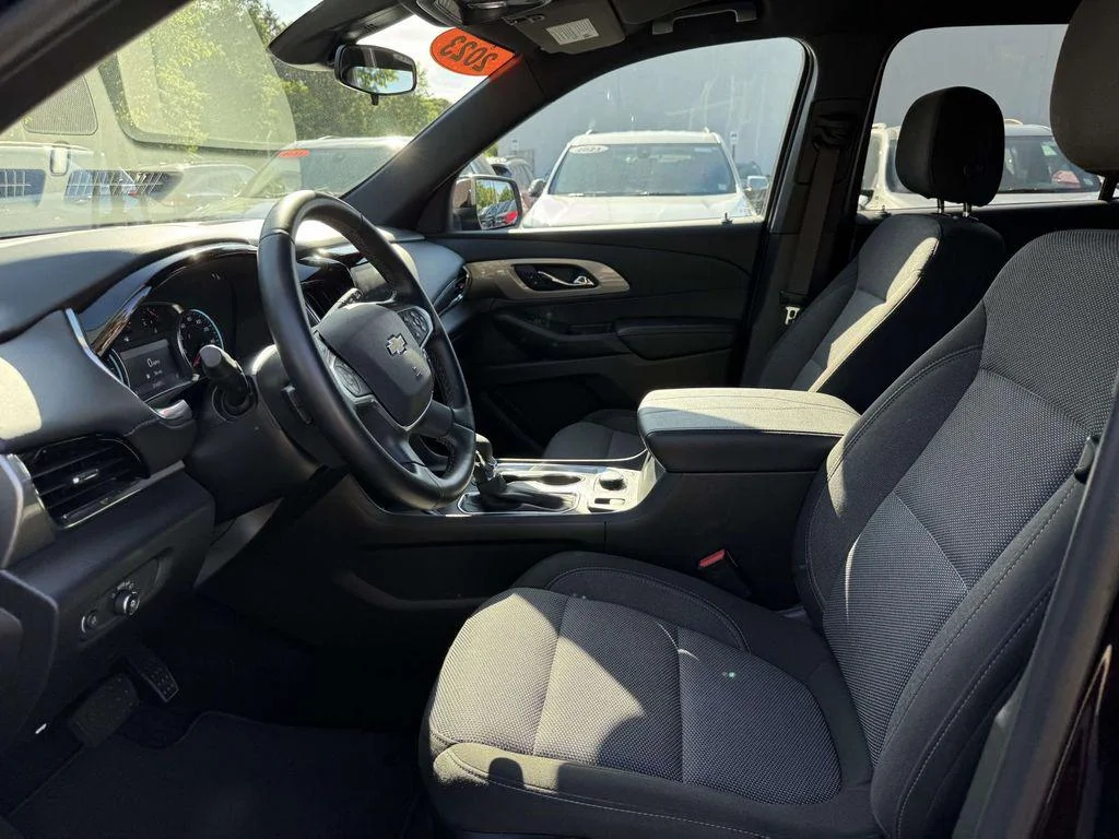 Used 2023 Black Cherry Metallic Chevrolet FWD LT Cloth image 18