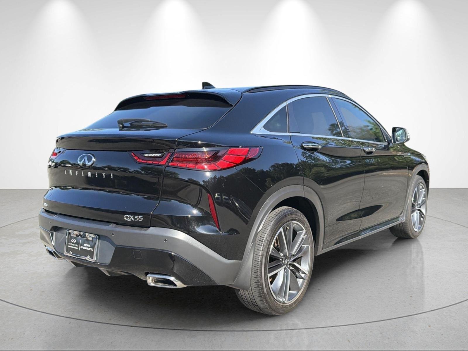 Used 2025 Black Obsidian INFINITI LUXE image 5