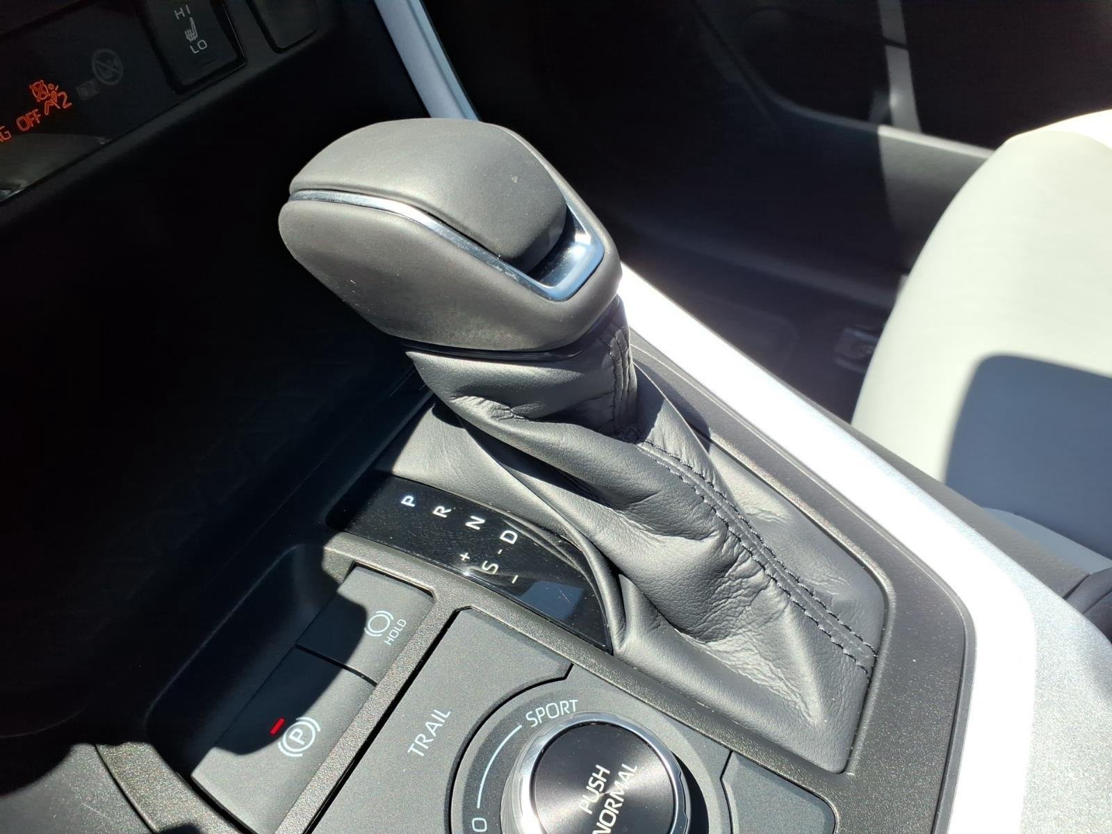 Used 2025 Magnetic Gray Metallic Toyota Hybrid XLE Premium image 8