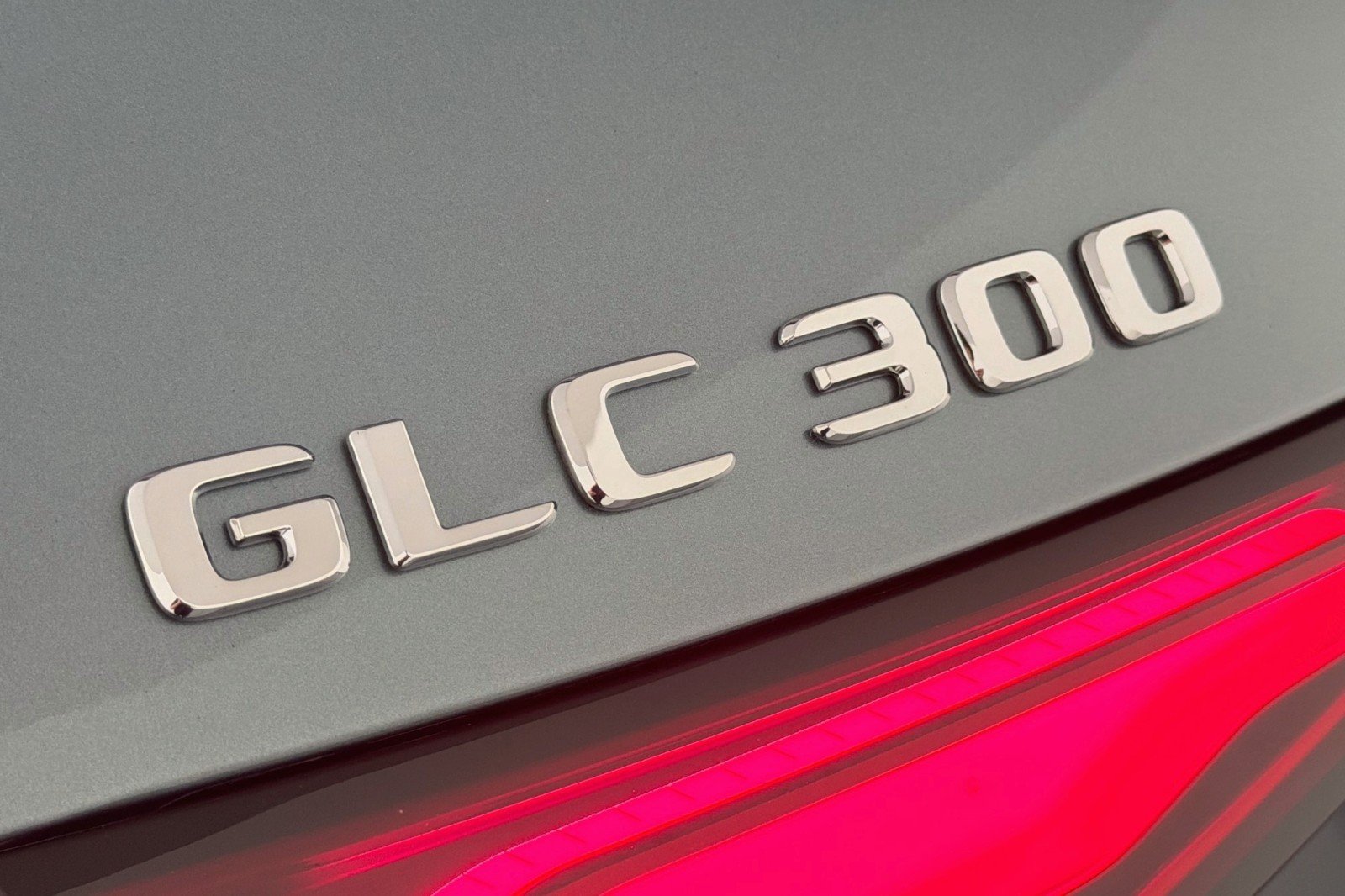 New 2027 Verde Silver Metallic Mercedes-Benz GLC 300 SUV image 8
