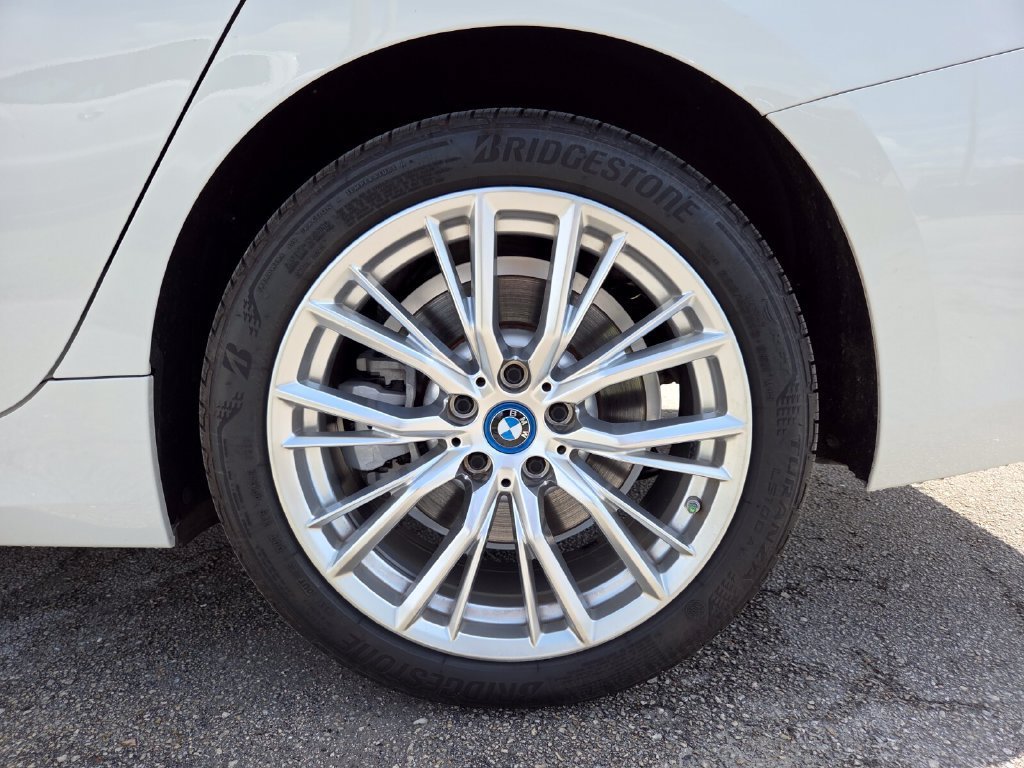 2023 BMW 3 Series 330e - Photo 20
