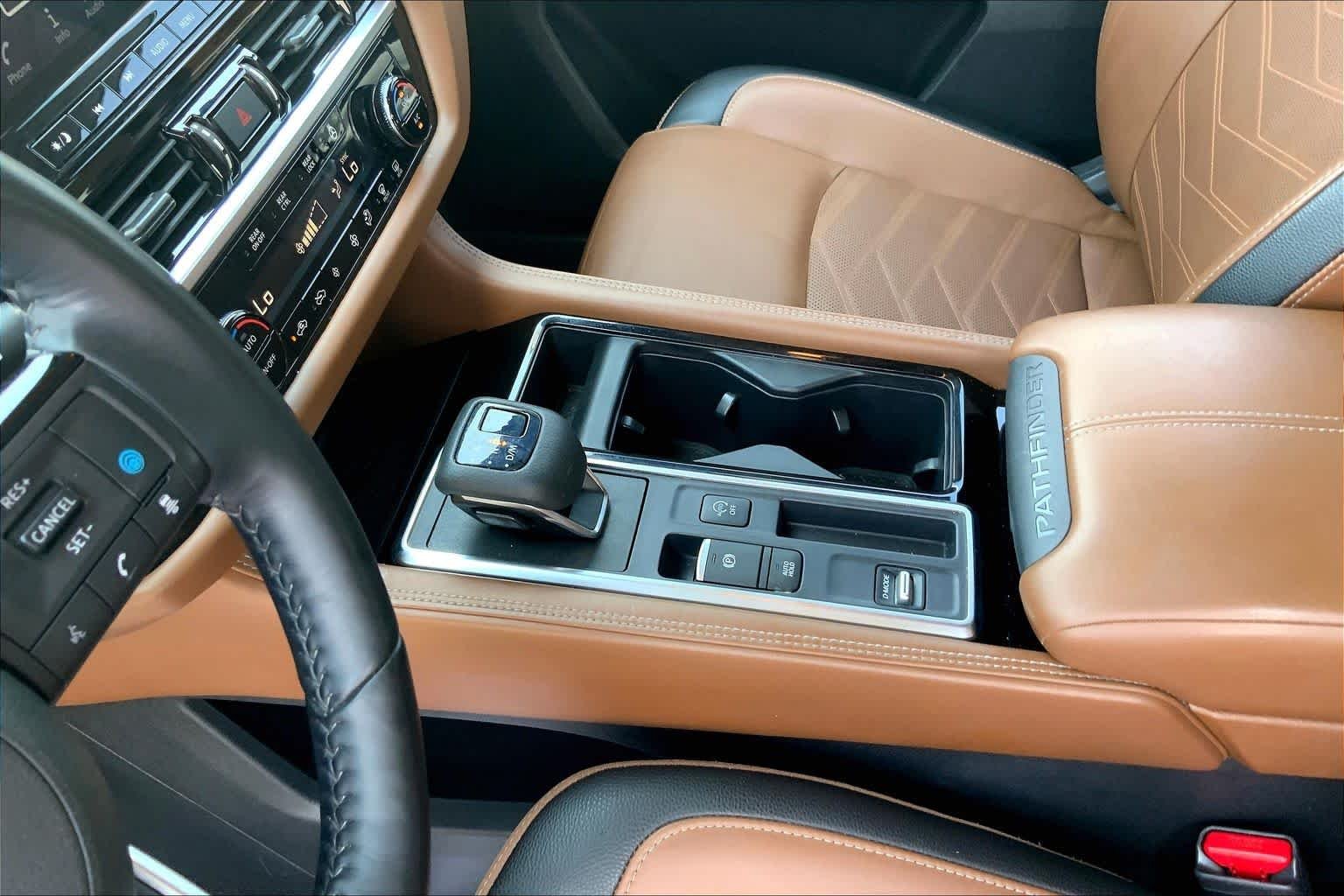 Used 2023 Obsidian Green Pearl Nissan Platinum image 17