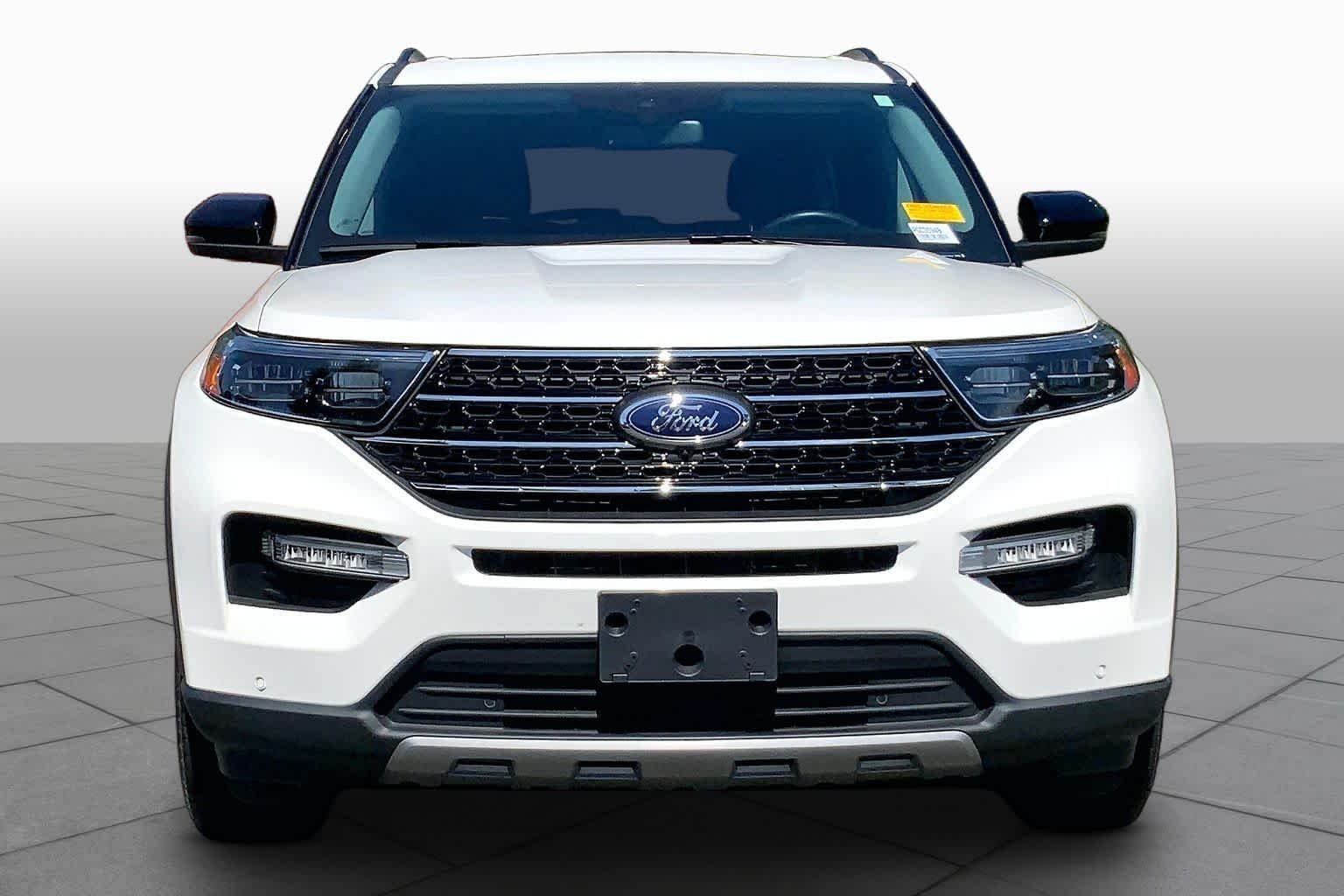 Used 2023 Star White Metallic Tri-Coat Ford XLT image 4