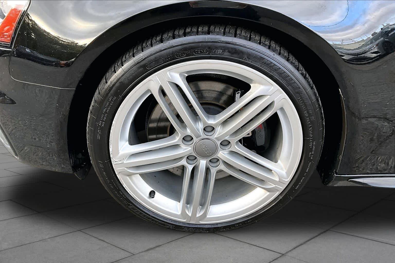 Used 2015 Brilliant Black Audi Premium Plus image 11
