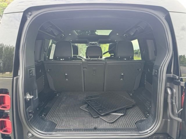Used 2023 Black Land Rover X-Dynamic SE image 10