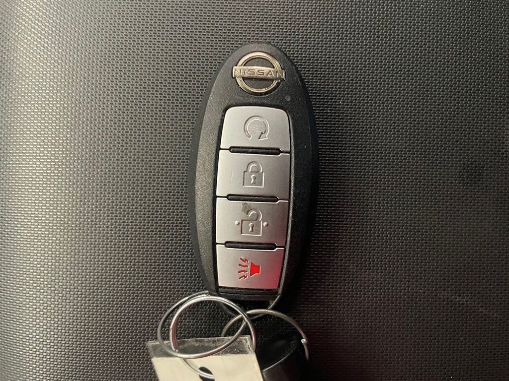 Used 2022 Red Nissan PRO-X image 19