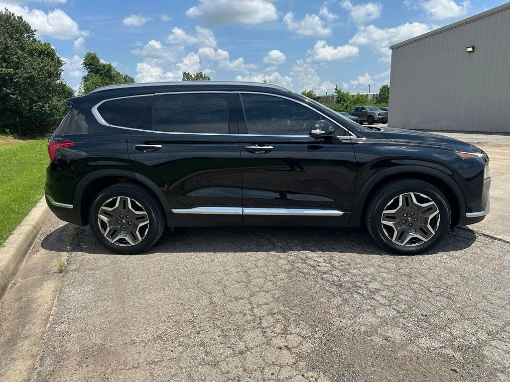 Used 2023 Black Hyundai Limited image 4