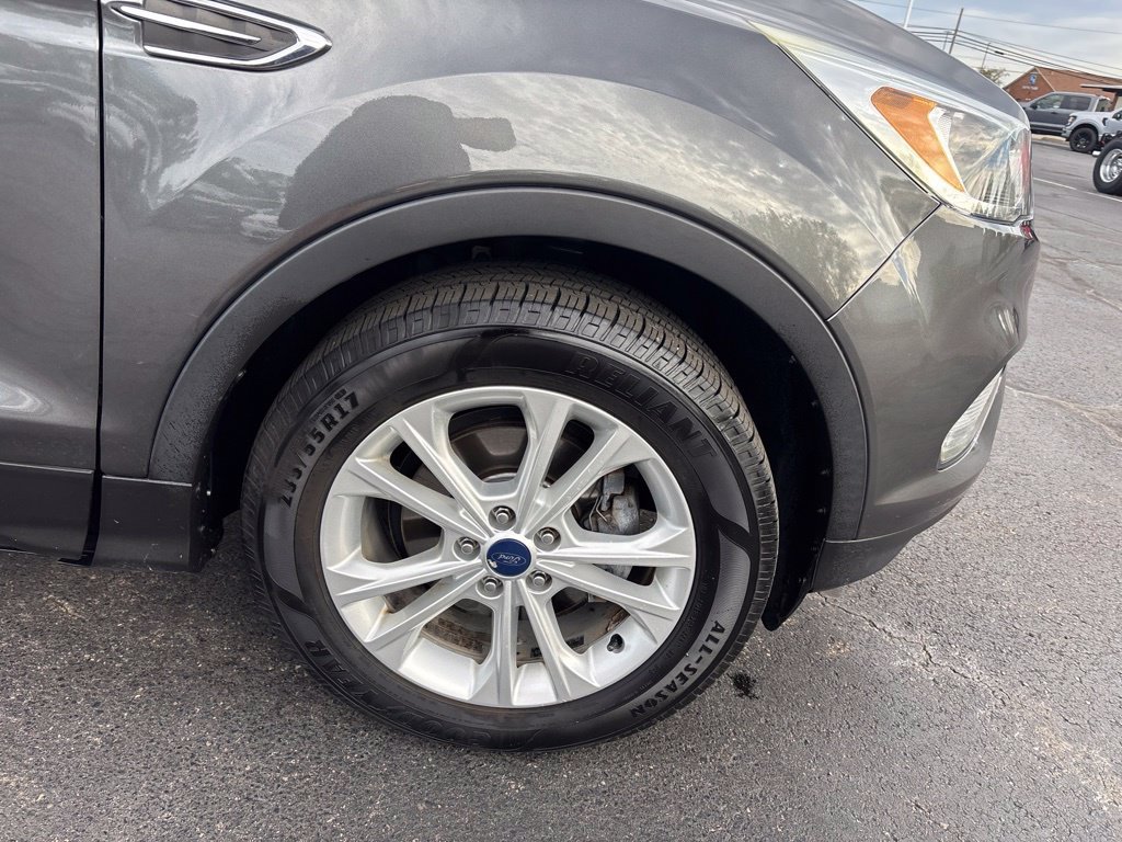 Used 2017 Magnetic Ford SE image 12