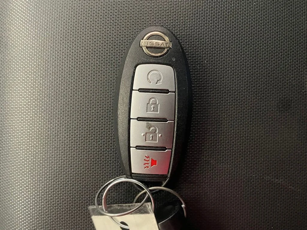 Used 2022 Red Nissan PRO-X image 19