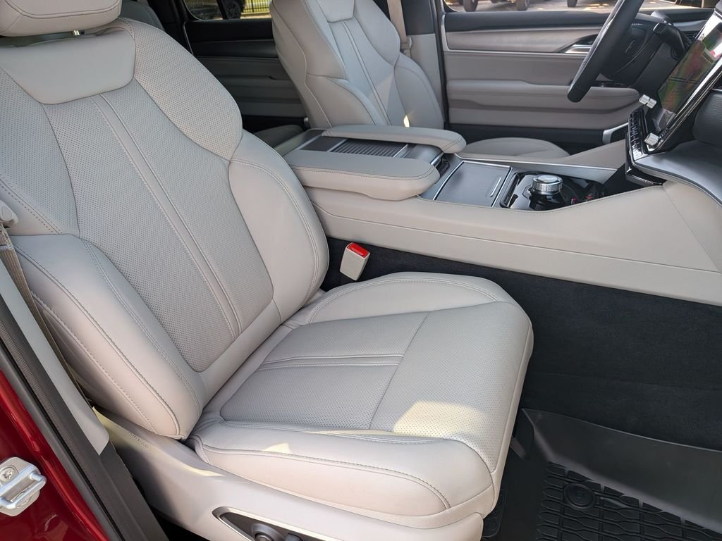 New 2026 Velvet Red Pearl-Coat Exterior Paint Jeep  image 29
