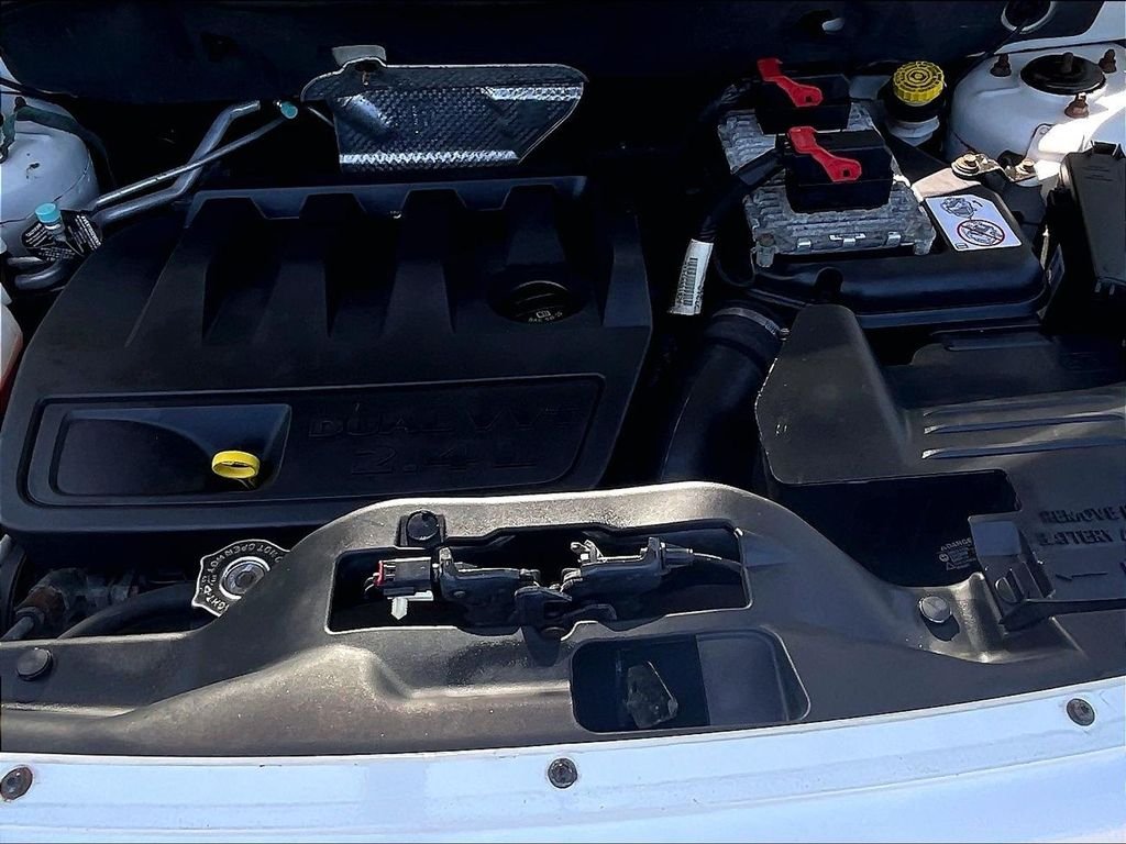 Used 2014 White Jeep Latitude image 27