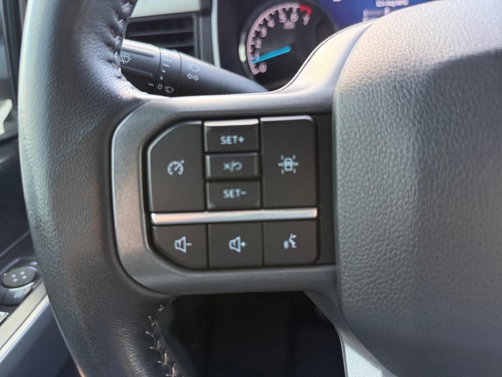 Certified Used 2022 Oxford White Ford XLT image 26