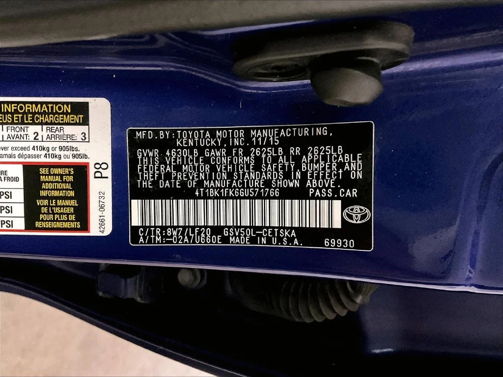Used 2016 Blue Toyota XSE V6 image 39