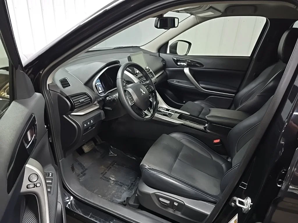 Used 2025 Black Mitsubishi SE image 31