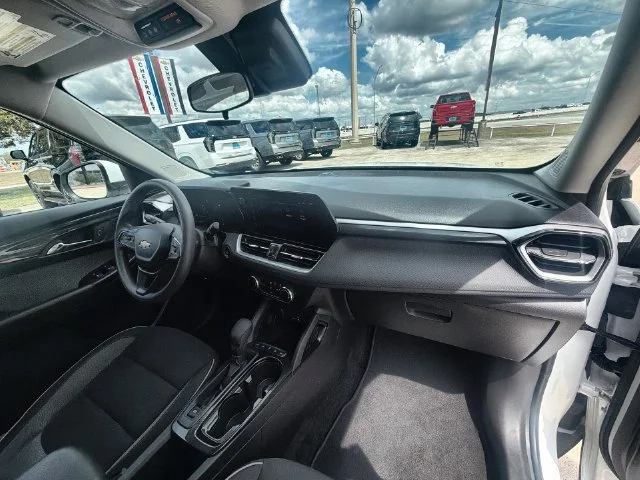 Certified Used 2025 Summit White Chevrolet LT image 27