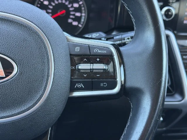 Used 2021 White Kia S image 18