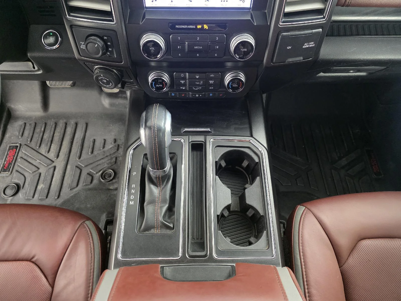 Used 2019 White Platinum Metallic Tri-Coat Ford Platinum image 32