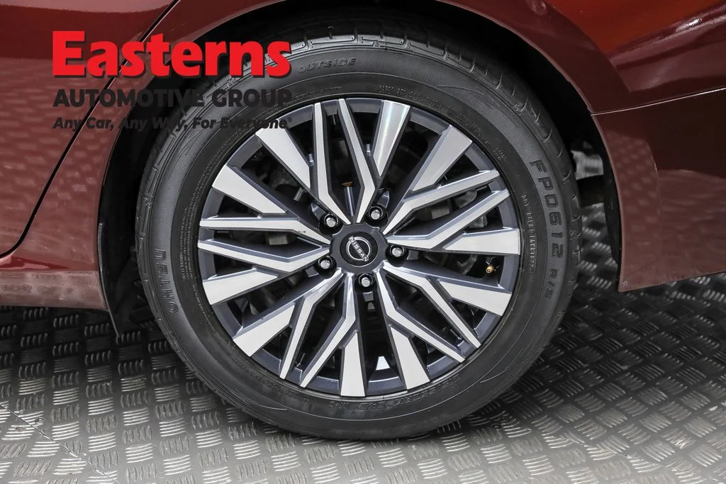 Used 2023 Red Nissan 2.5 SV image 8