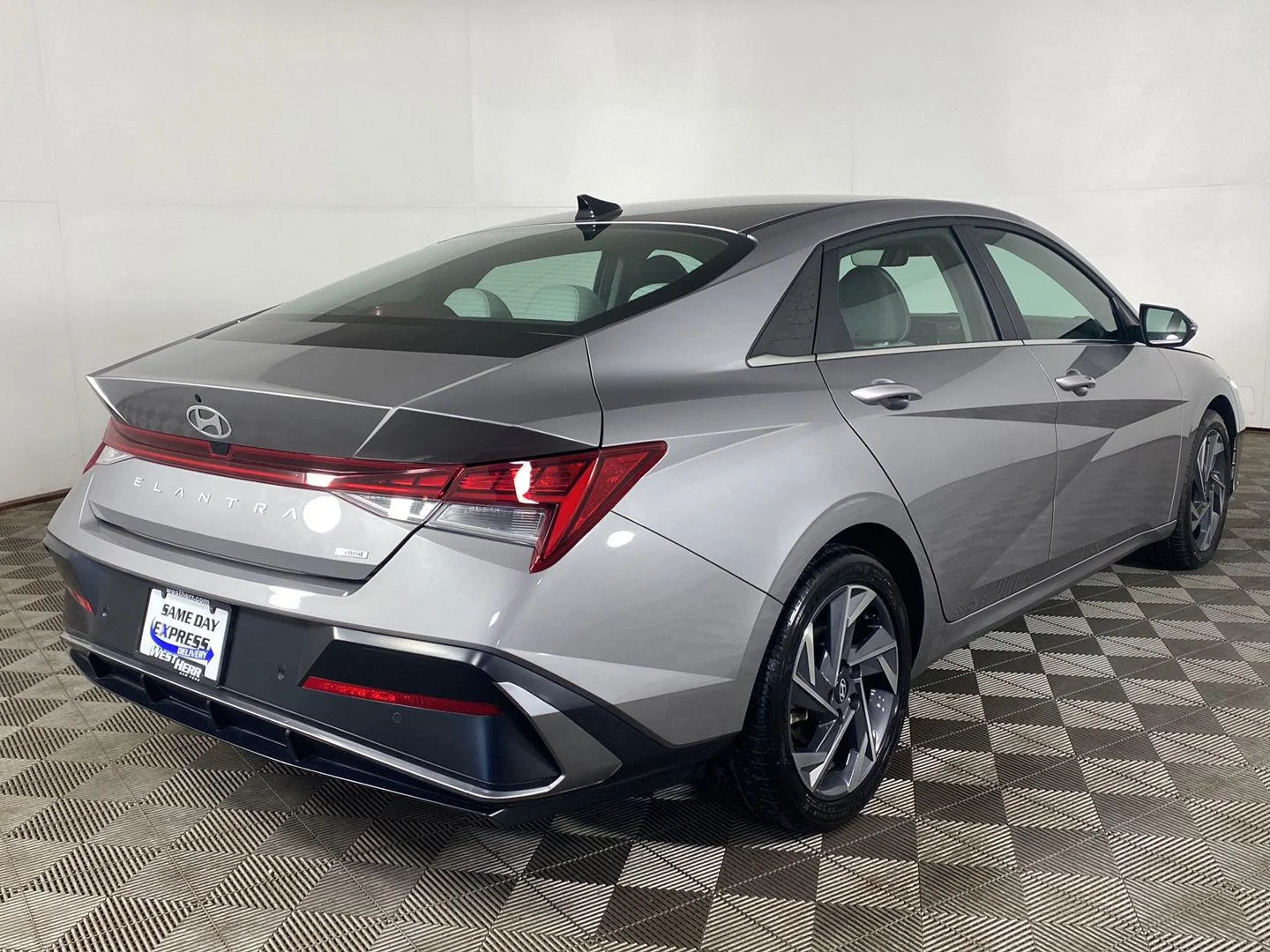 Used 2024 Fluid Metal Hyundai Limited image 5