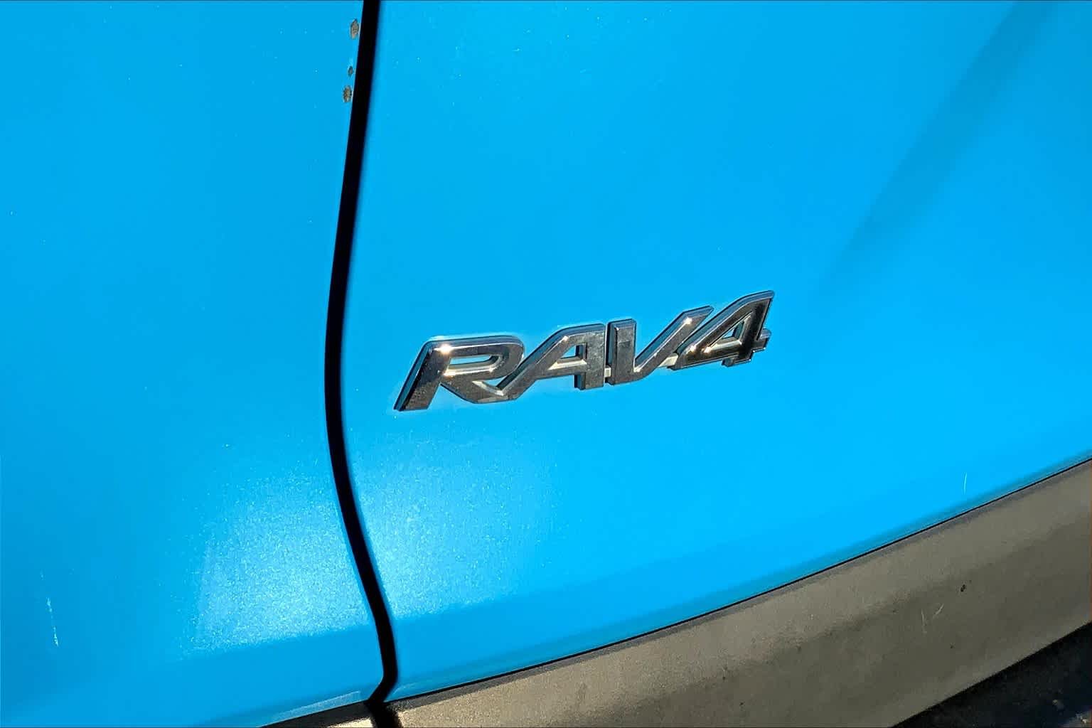 Used 2021 Blue Flame Toyota XLE image 30