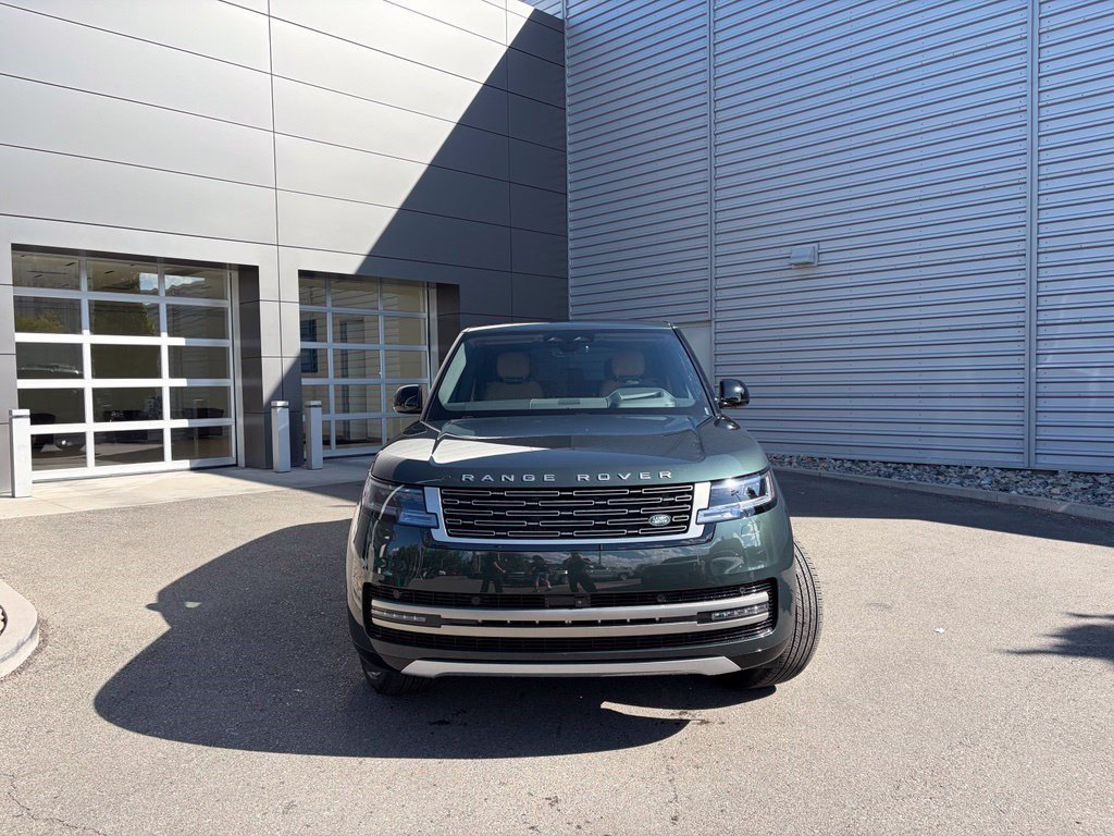 Used 2026 Belgravia Green Metallic Land Rover SE image 2