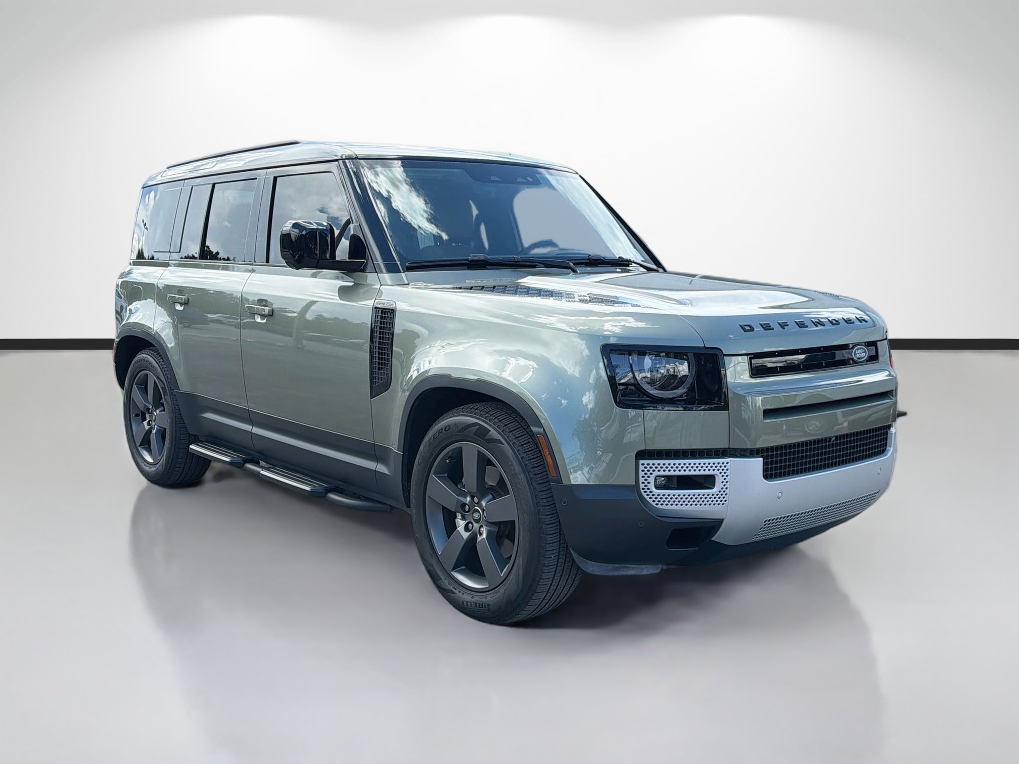 Certified Used 2025 Green Metallic Land Rover S image 7