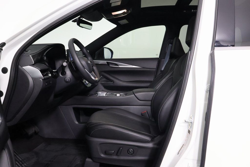 Used 2025 Majestic INFINITI LUXE image 10