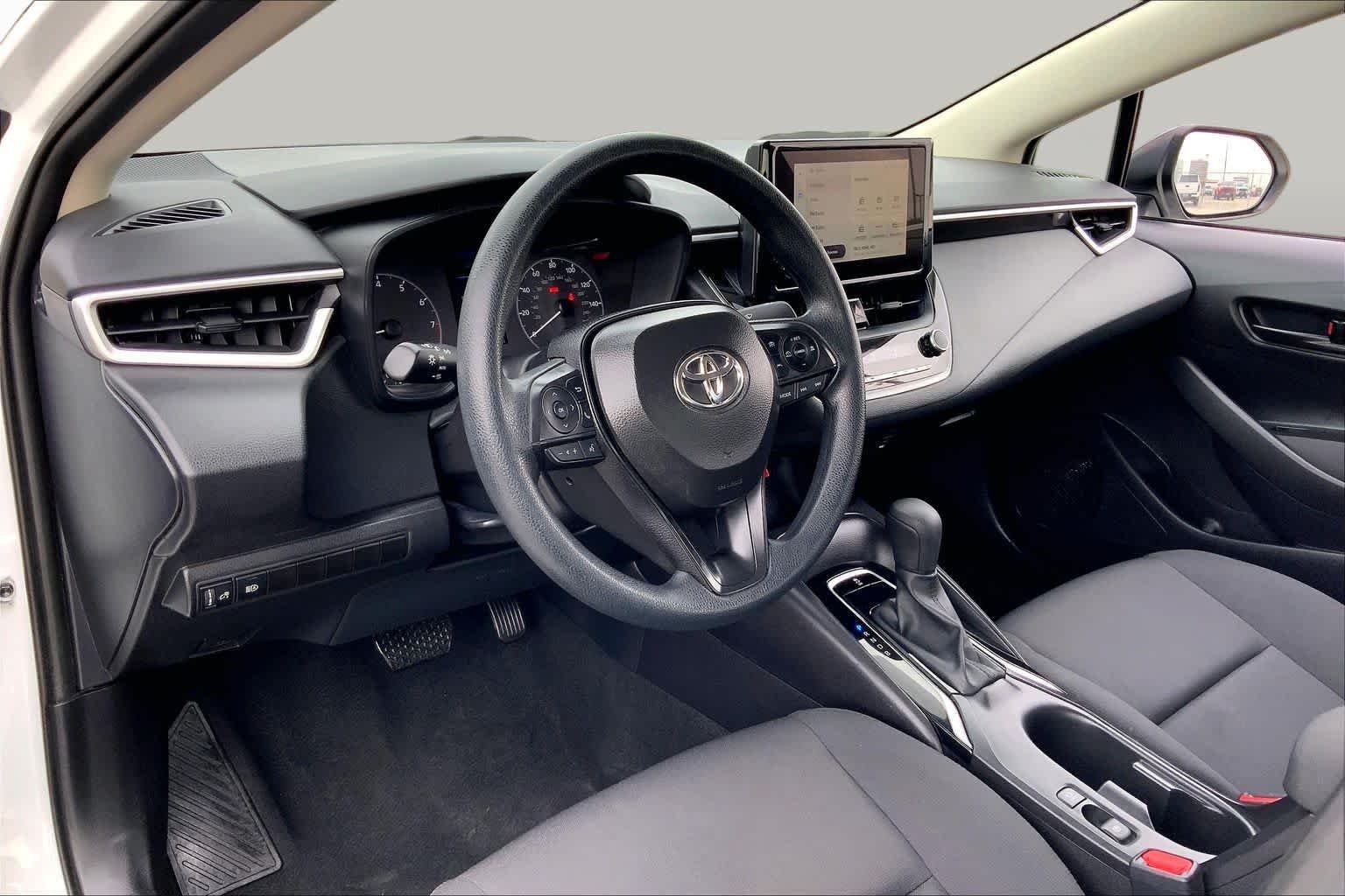 Used 2025 Ice Cap Toyota LE image 17