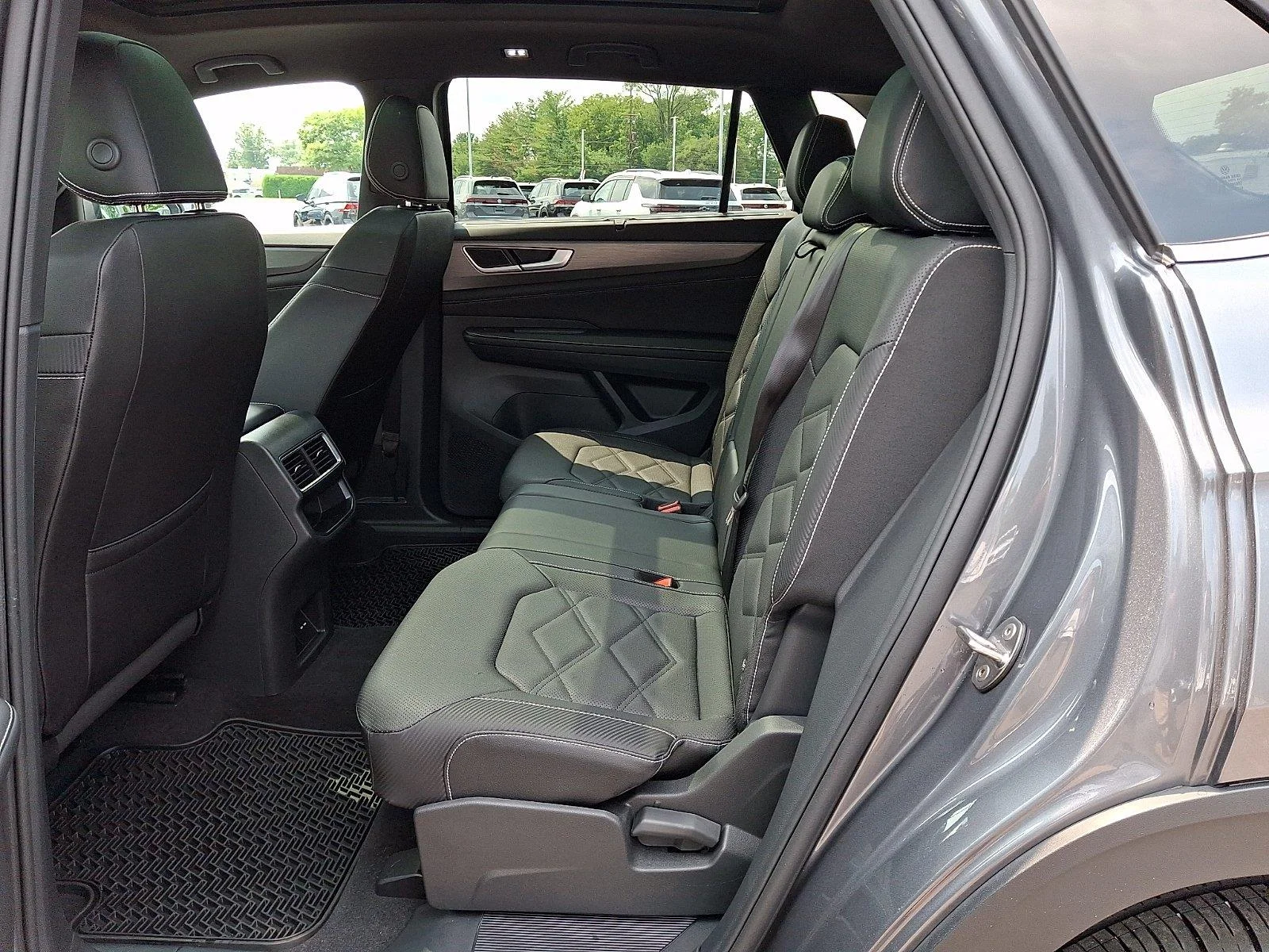 New 2025 Platinum Gray Metallic Volkswagen 2.0T SE w/Technology image 10