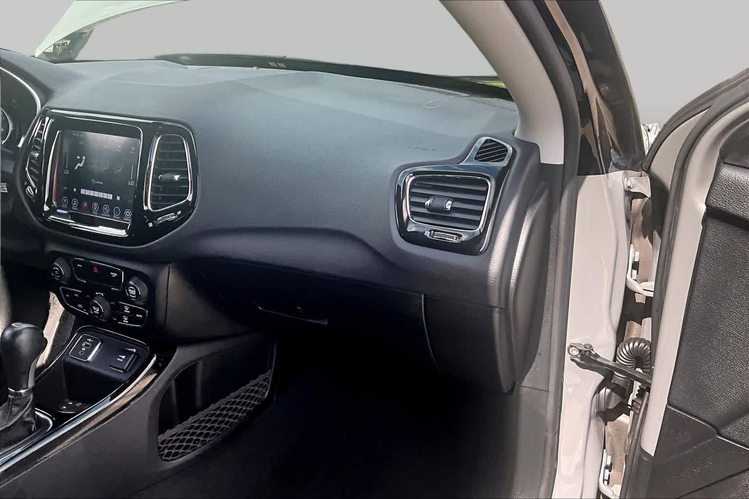 Used 2020 Sting-Gray Clearcoat Jeep Limited image 18