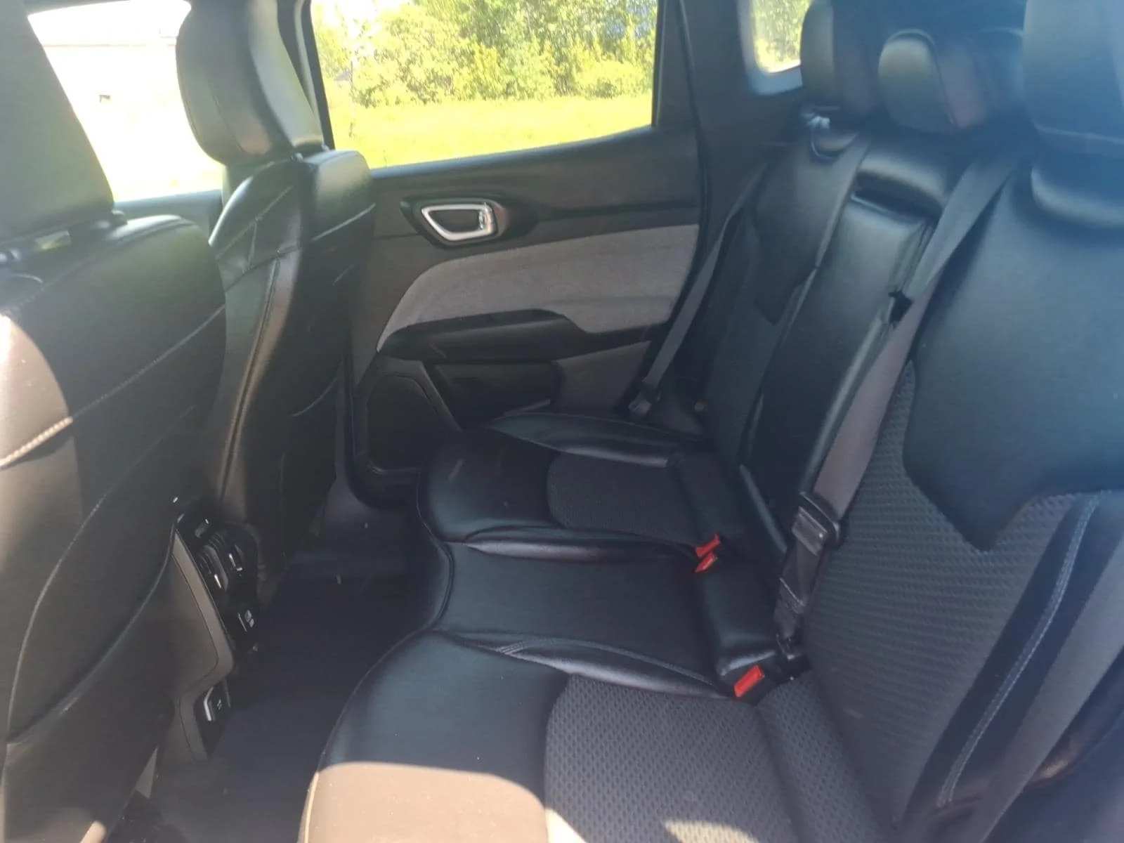 Used 2024 Blue Pearl Jeep Latitude image 15
