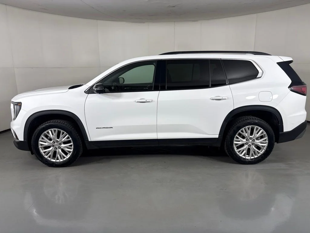 Used 2024 White GMC Elevation image 5