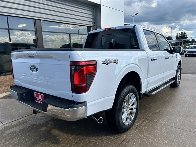 New 2026 Oxford White FORD XLT image 4