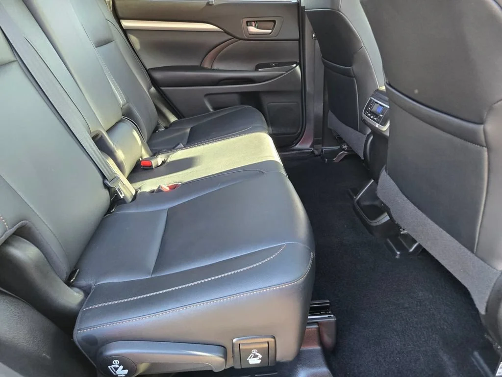 Used 2018 Shoreline Blue Pe Toyota SE image 14