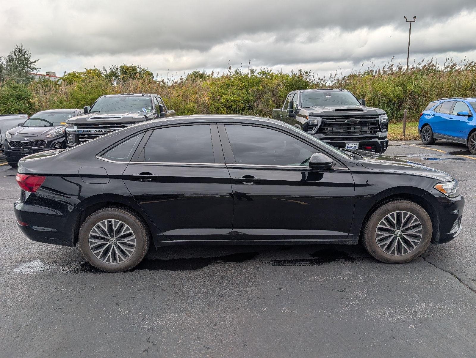 Used 2021 Black Uni Volkswagen SE image 9
