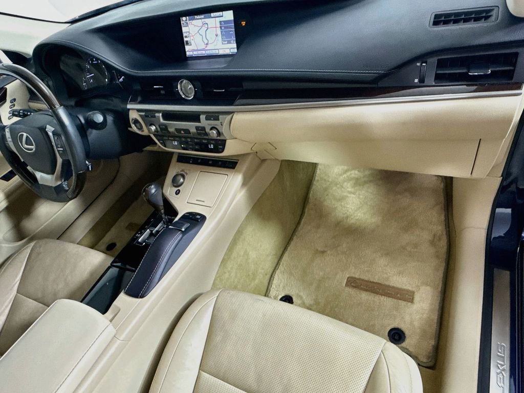 Used 2014 Deep Sea Mica Lexus Base image 30