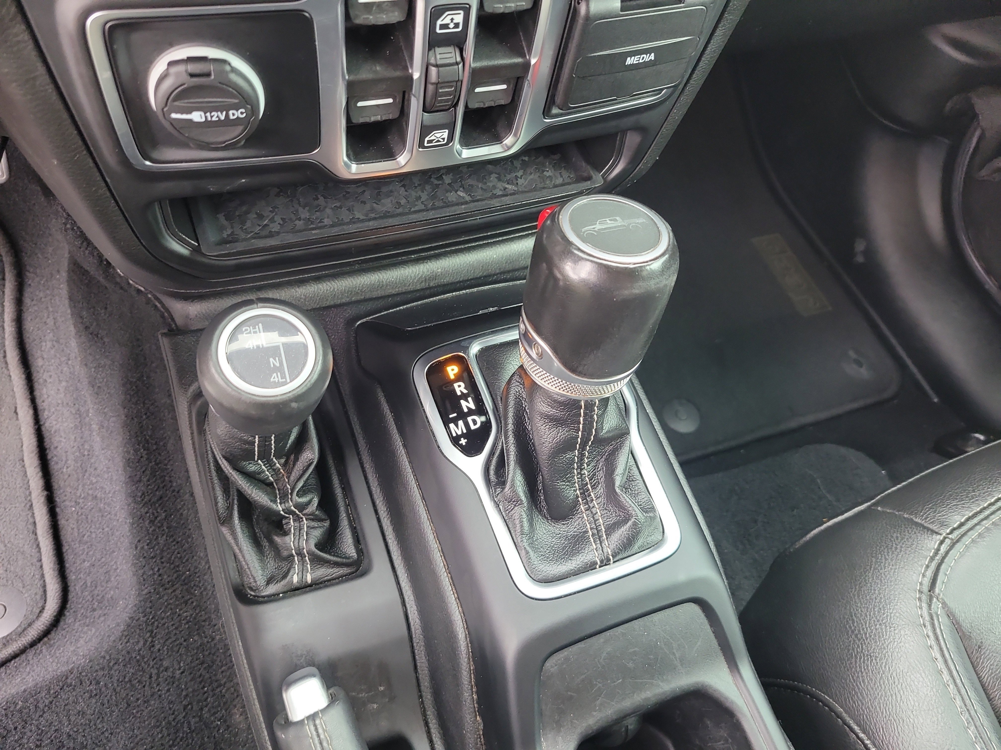 Used 2022 Granite Crystal Metallic Clearcoat Jeep Overland image 25