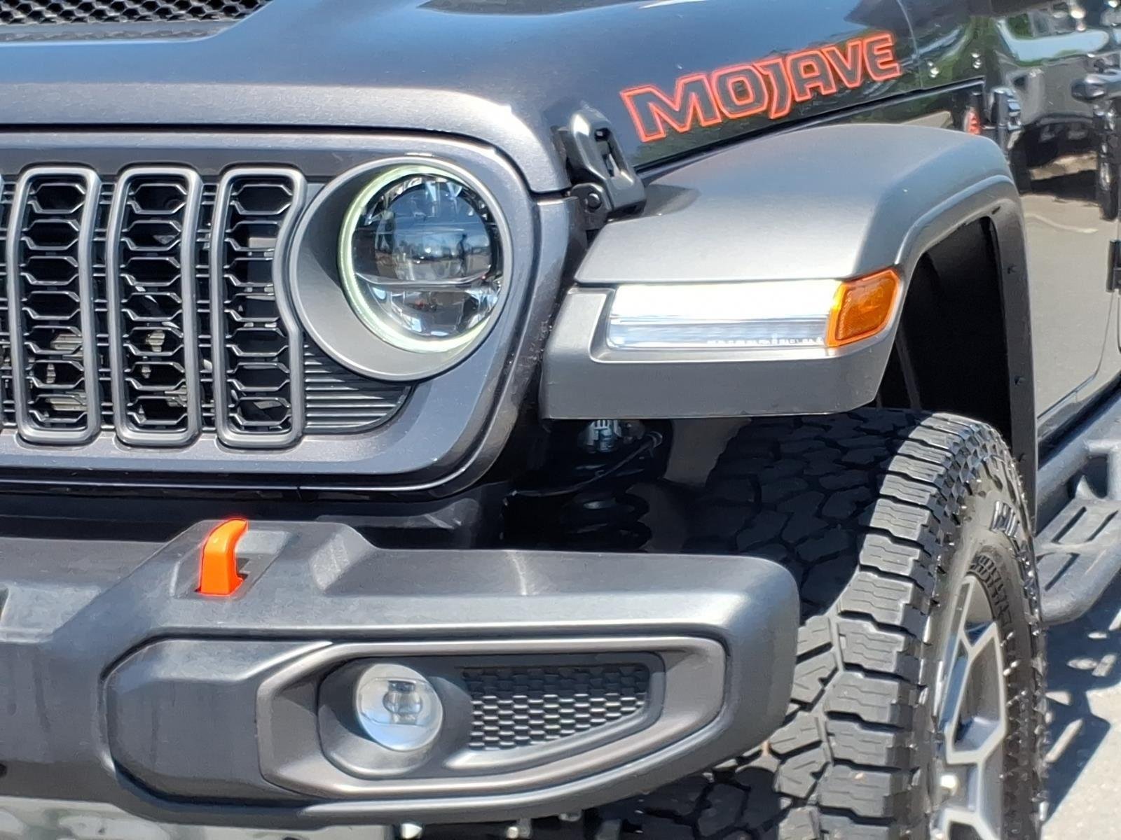 Used 2025 Granite Crystal Metallic Clearcoat Jeep Mojave image 16