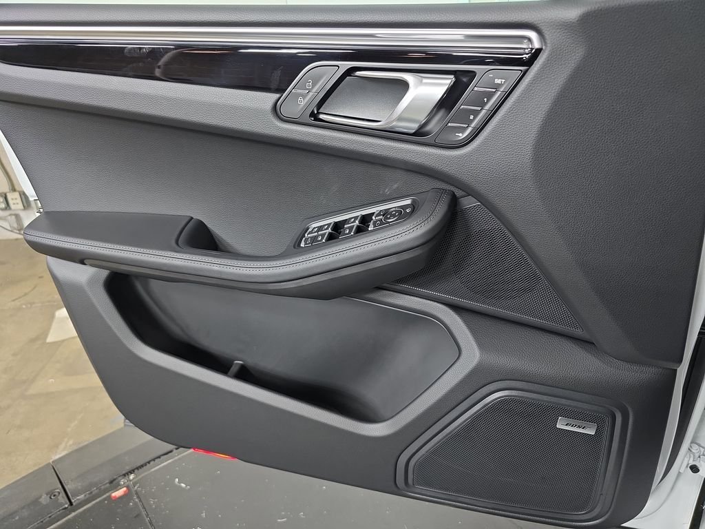 2025 Porsche Macan Base - Photo 22