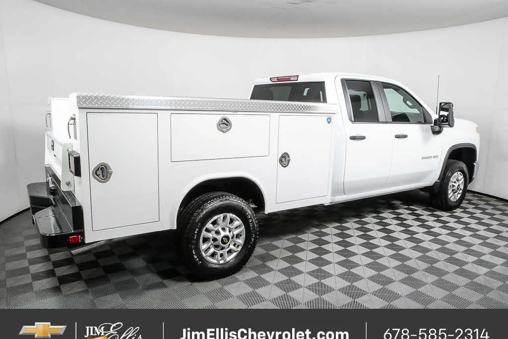 New 2026 Summit White Chevrolet WT image 2