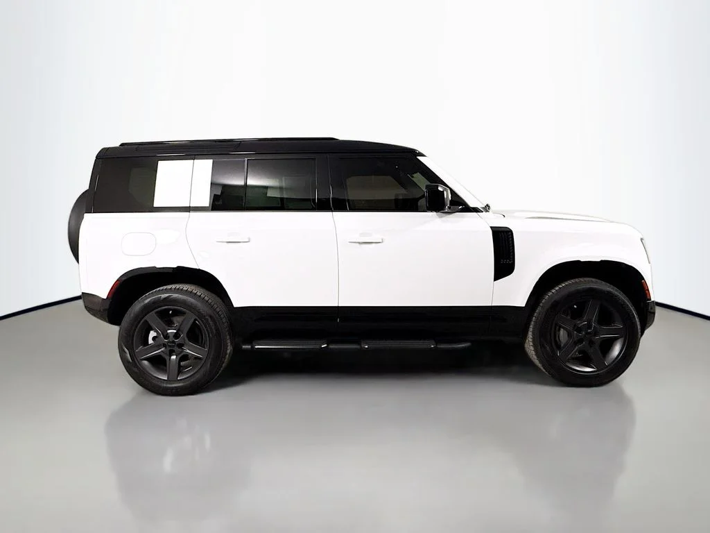New 2026 Fuji White Land Rover X-Dynamic SE image 4