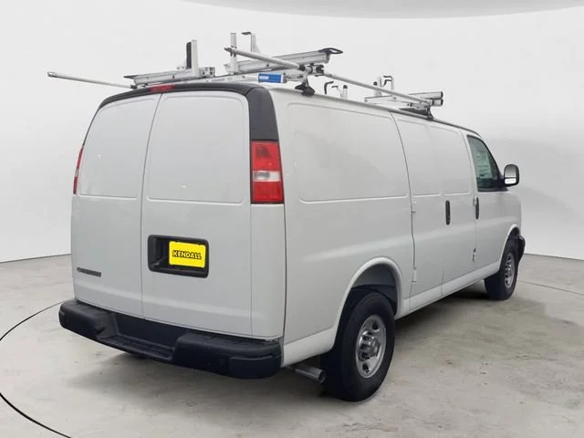 New 2025 Summit White Chevrolet WT image 5