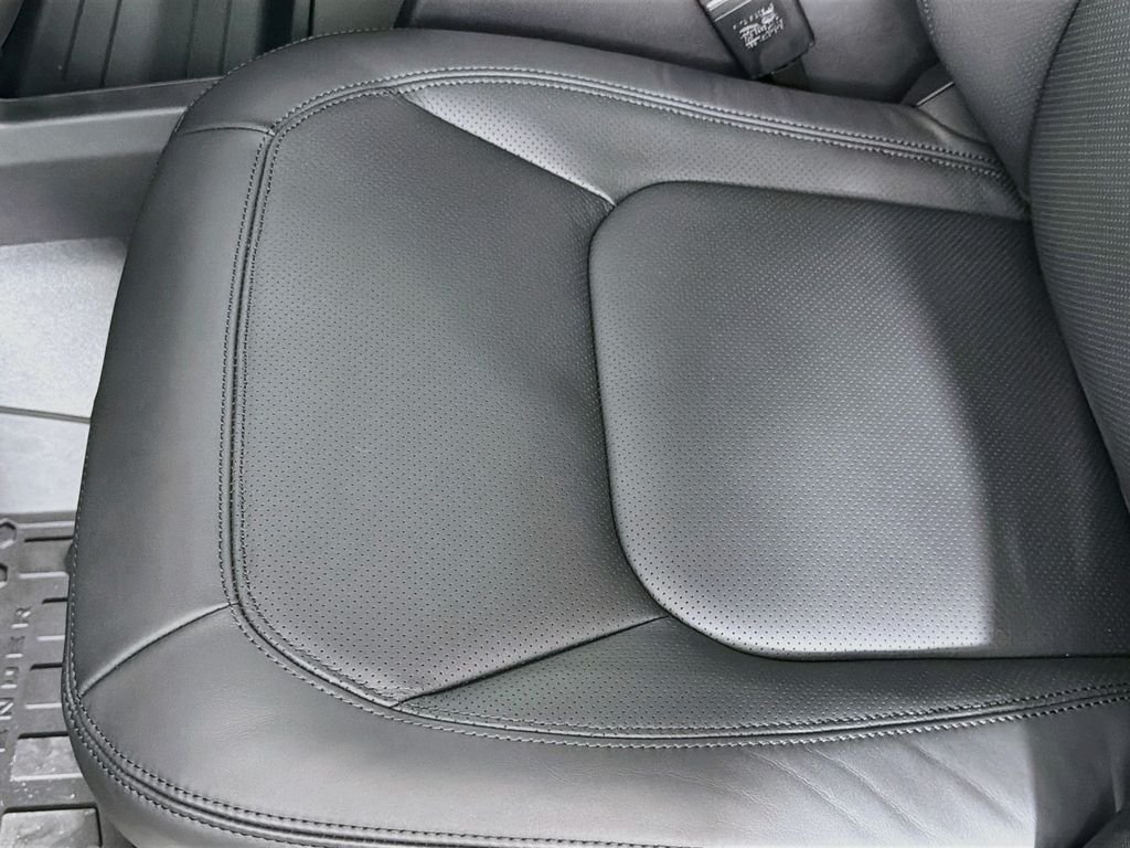 New 2026 Woolstone Green Land Rover X-Dynamic SE image 20